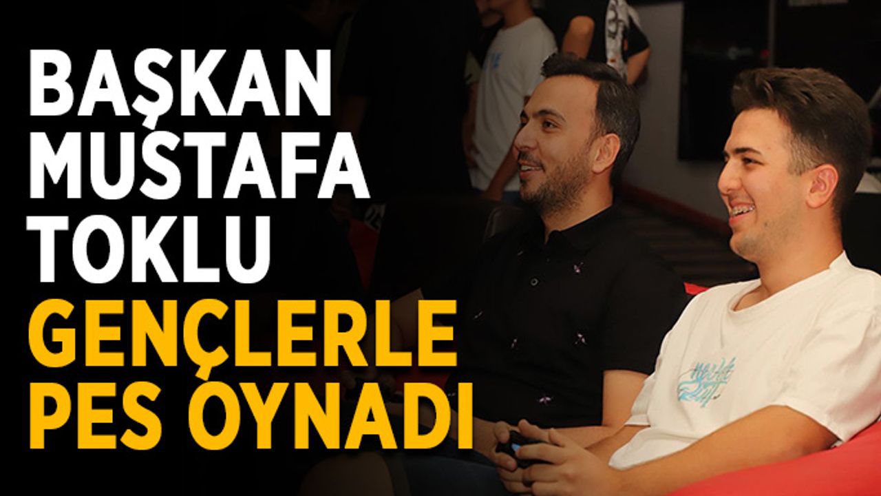 Başkan Mustafa Toklu, gençlerle PES oynadı