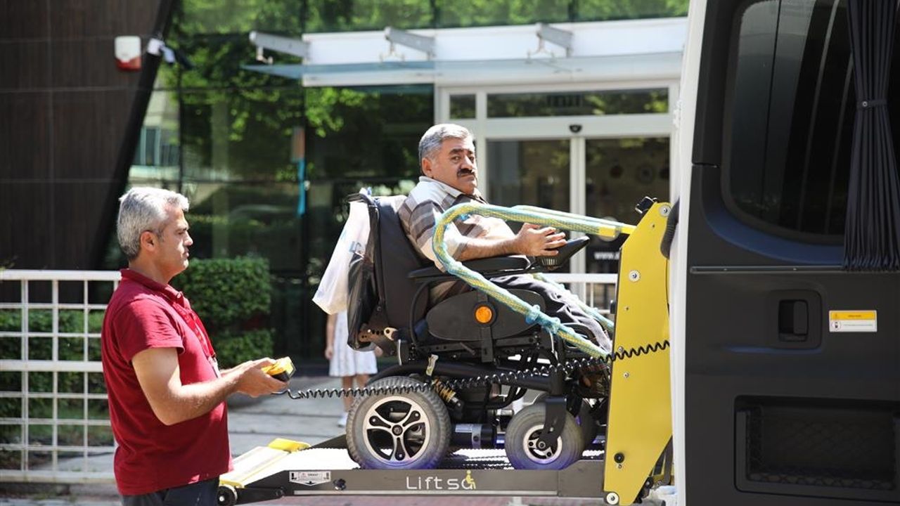 Alanya Belediyesi’ne 2 engelli aracı kazandırıldı