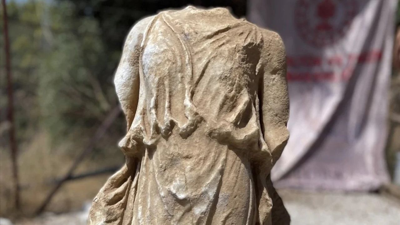 Syedra Antik Kenti’nde 1800 yıllık 2’nci heykel bulundu
