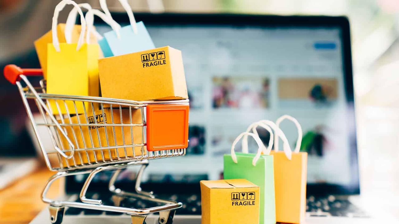 Alanya’da online alışveriş esnafa darbe vurdu