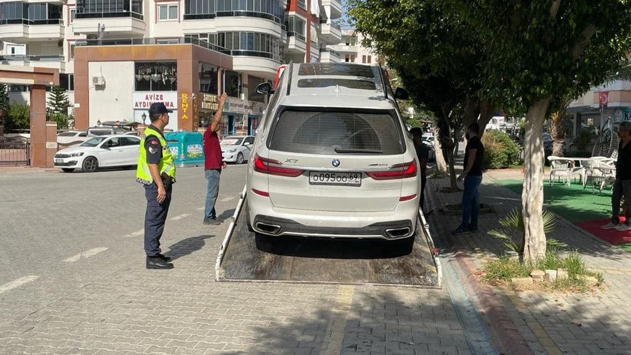 Alanya’da Rusların araçları trafikten toplanıyor