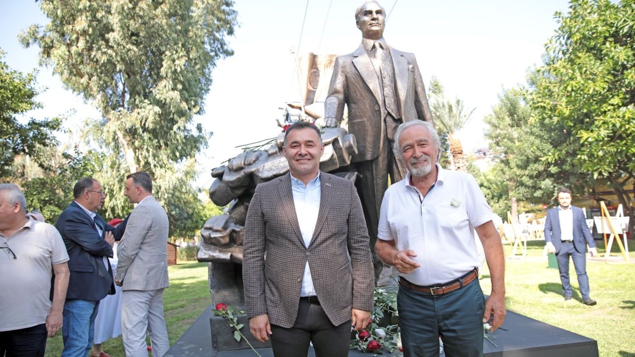 Atatürk Anıtı Damlataş’ta törenle açıldı