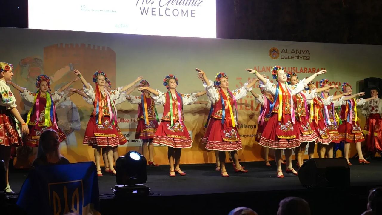 Alanya Uluslararası Halk Dansları ve Müzik Festivali başladı