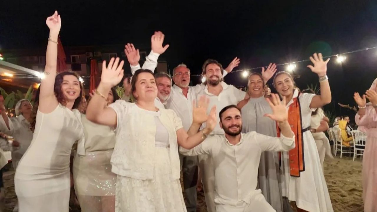 Alanya'da duygusal anlar: Ali ve Ingrid Beşmumlu nikah tazeledi