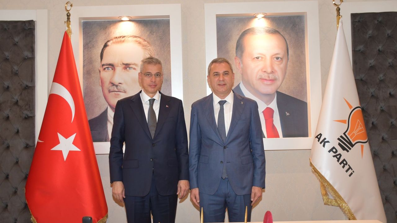 Bakan Memişoğlu’ndan AK Parti Alanya’ya ziyaret