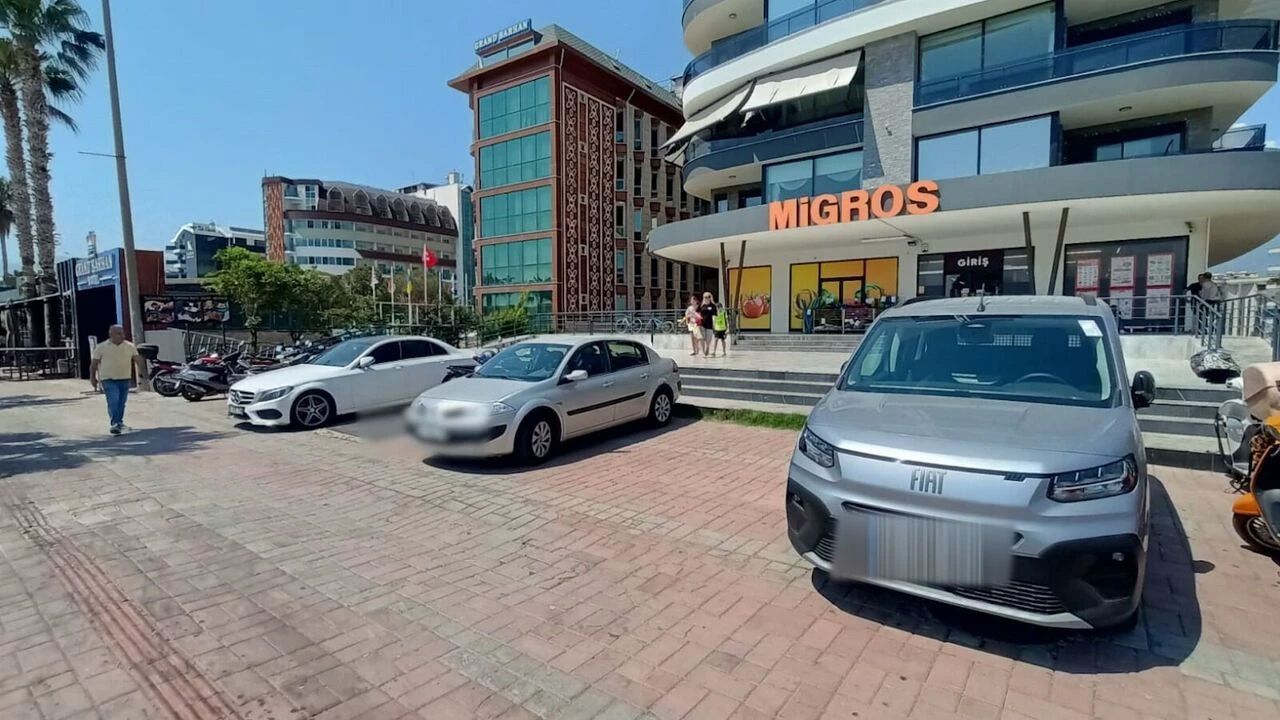 Alanya’da kaldırım işgali tepki çekiyor