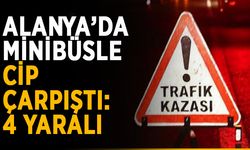 Alanya’da minibüsle cip çarpıştı: 4 yaralı