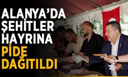 Alanya’da şehitler hayrına pide dağıtıldı