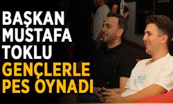 Başkan Mustafa Toklu, gençlerle PES oynadı