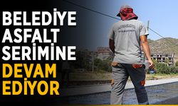 Belediye asfalt serimine devam ediyor