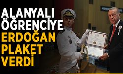Cumhurbaşkanı Erdoğan’dan plaket aldı