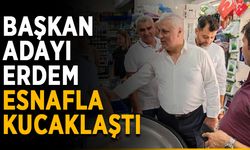 Aday Eray Erdem esnafla kucaklaştı
