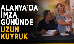Alanya’da imza gününde uzun kuyruk