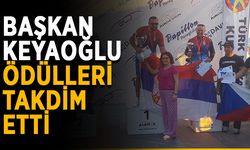 Başkan Keyaoğlu ödülleri takdim etti
