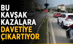 Bu kavşak kazalara davetiye çıkartıyor
