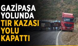 Gazipaşa yolunda TIR kazası yolu kapattı