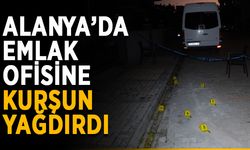 Alanya’da emlak ofisine kurşun yağdırdı