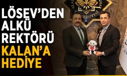 LÖSEV’den ALKÜ Rektörü Kalan’a anlamlı hediye