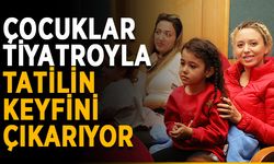 Çocuklar tiyatroyla tatilin keyfini çıkarıyor