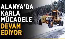Alanya’da karla mücadele devam ediyor