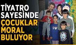 Tiyatro sayesinde çocuklara moral oluyorlar