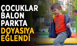 Çocuklar balon parkta doyasıya eğlendi