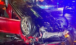 Alanya'da bir otomobil, 7 metreden aşağı uçtu