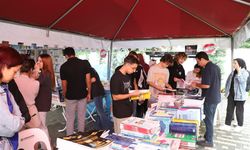 Alanya’da öğrenciler ucuz kitaplarla buluştu