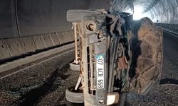 Alanya’da traktör kazası ticari aracı devirdi