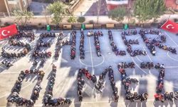 Alanya'da öğrencilerden "Şehitler ölmez" mesajı