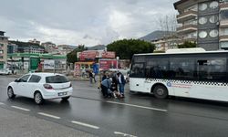 Alanya’da halk otobüsü motosikletle çarpıştı