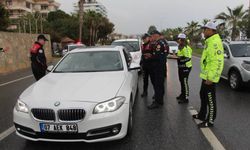 Alanya’da polis ve jandarma sürücüleri unutmadı