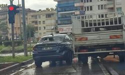 Alanya’da sağanak yağış kaza getirdi