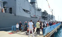 Alanya’da vatandaşlardan savaş gemilerine yoğun ilgi