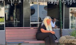 İsveçli kadın Alanya’da parklarda yatıp kalkıyor