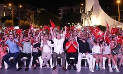 Alanya'da voleybol heyecanı dev ekranda yaşandı