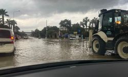 Oltaları hazırlayın: Alanya'da yollar göle döndü