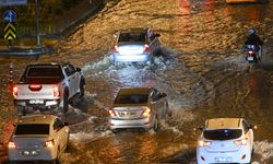 Sürücüye büyük şok! Alanya’da yol çöktü, gürültü koptu