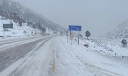 Alanya-Konya yolunda yoğun kar yağışı