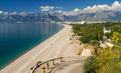 Antalya İş Seyahati Rehberi: Profesyonel Bir Tatil ve Çalışma Dengesini Sağlamak