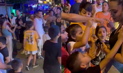 Alanya Barlar Sokağı'nda turistlere yapıştılar