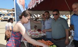 Alanya’daki yarışmacılara meyve ikramı