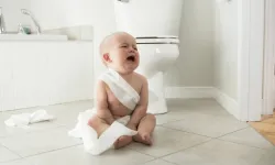 Tuvalete atılan Rus bebek, yetkililere teslim edildi