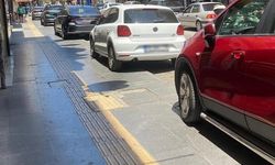 Alanya'da kaldırımlar resmen otoparka dönüştü