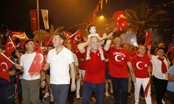 Alanya'da 30 Ağustos coşkusu: Fener Alayı ve Emre Aydın konseri