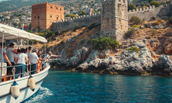 SON DAKİKA! Alanya Kalesi'nde mahsur kalan keçi kurtarıldı