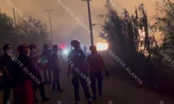 Alanya yanıyor, gece gündüz oldu! Evler tehdit altında, korku içindeler