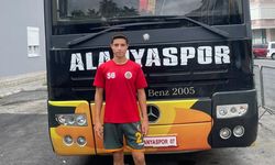 Geleceğin yıldızı Mertcan Arı, Alanyaspor'a transfer oldu
