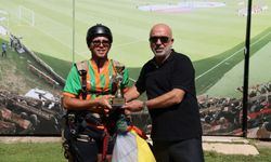 Alanyalı sporcu Karateke, kupa ve davetiyeyle indi