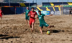 Plaj Futbolu Süper Finalleri, Alanya'da nefes kesiyor
